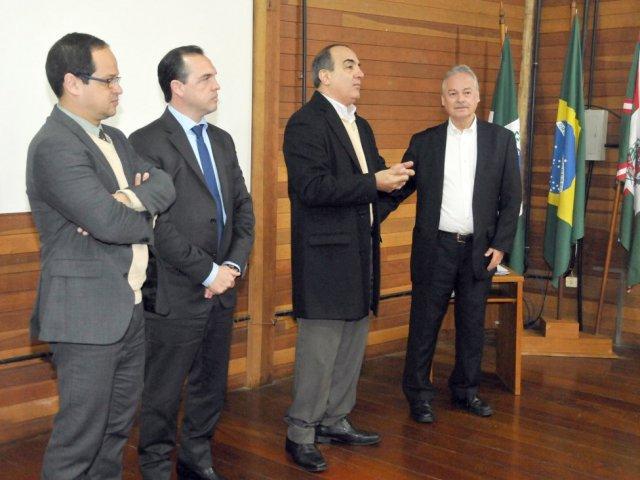 160607_reuniao_ggri_1_autoridades.jpg