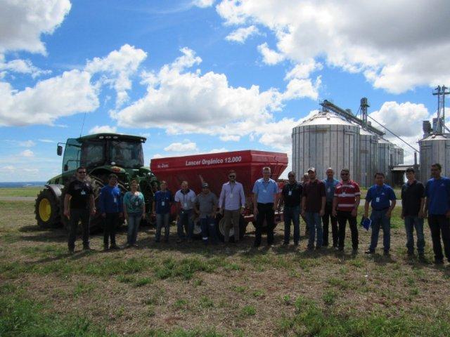 170411_sanepar_entrega_lodo_para_agricultura_em_tibagi_7.jpg
