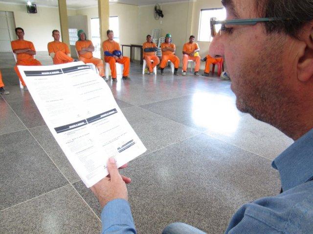 170810_-_guarapuava_-_reuniao_empregados_empreiteira_1.jpg