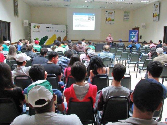 1_-_2016.05.19_-_c_proc__-_encontro_lidres_rurais_-_romoao_25_-_do_fundo.jpg