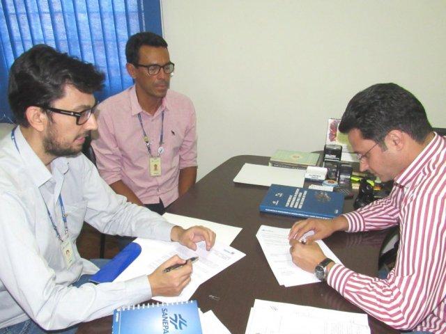 200311_-_sanepar_e_ourizona_assinam_contrato_de_bonificacao_1.jpg