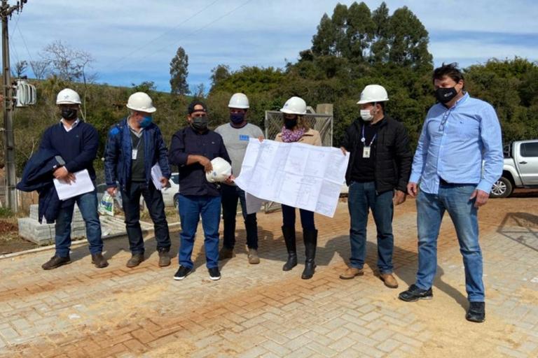 2021.07.21_-_california_-_assina_convenio_e_visita_obras_5.jpeg
