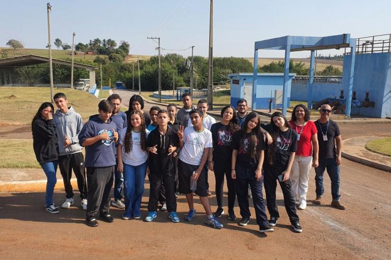 20230830_-_sustentabilidade_da_escola_ao_rio_-_2a_maringa_-_ete_mandacaru_-_todos.jpg