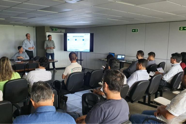 20231025_londrina_-_visita_diretores_-_secretarios_e_vereadores_-_1_reuniao_wippel_e_gil_2.jpg