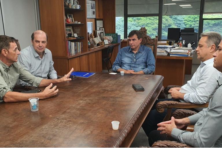 20231025_londrina_-_visita_diretores_-_secretarios_e_vereadores_-_3_gabiente.jpg