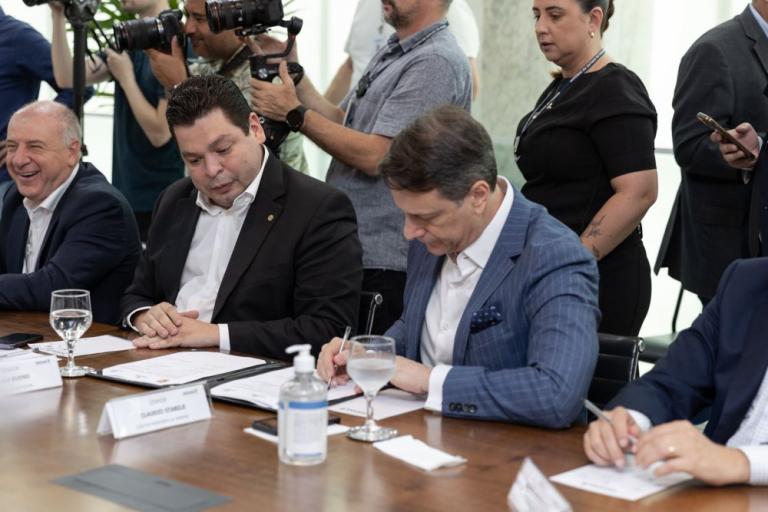 20231114_-_parceria_entre_sanepar_e_paraguai_-_governador_-206.jpg