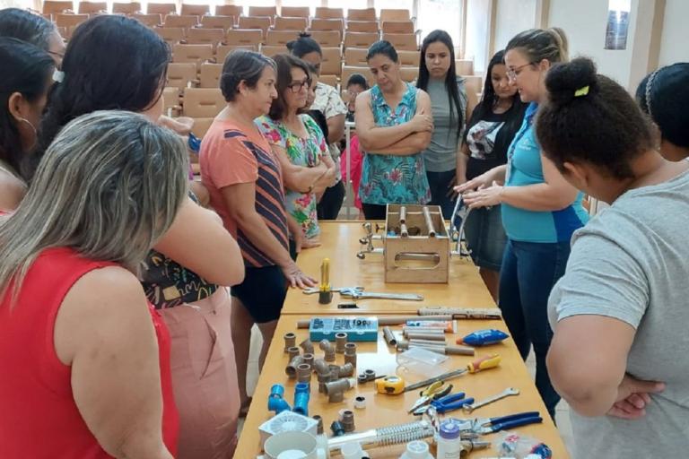 20240226_-_centenario_do_sul_-_curso_encanadores_-_mulheres_-_2_pratica.jpg