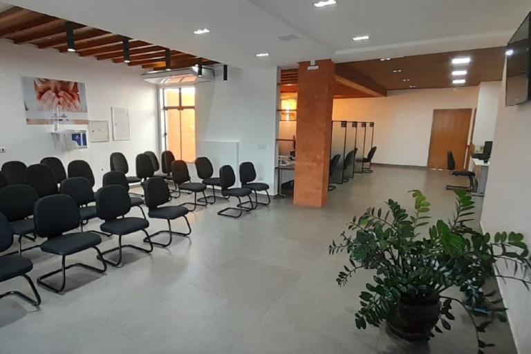20240311_arapongas_-_central_em_novo_endereco_-interna_espera.jpg