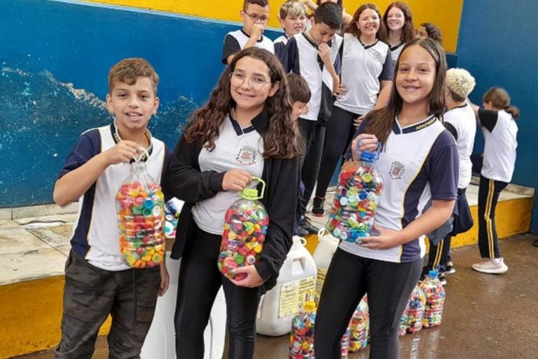 20241111_-_arapongas_programa_tampinha_pr_vai_para_escola_pe_germano_meyer_6.jpg