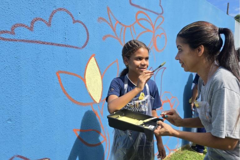 20250207_londrina_-_oficina_grafite_cefas_-_5_sara_pinta_nariz_jaque.jpg