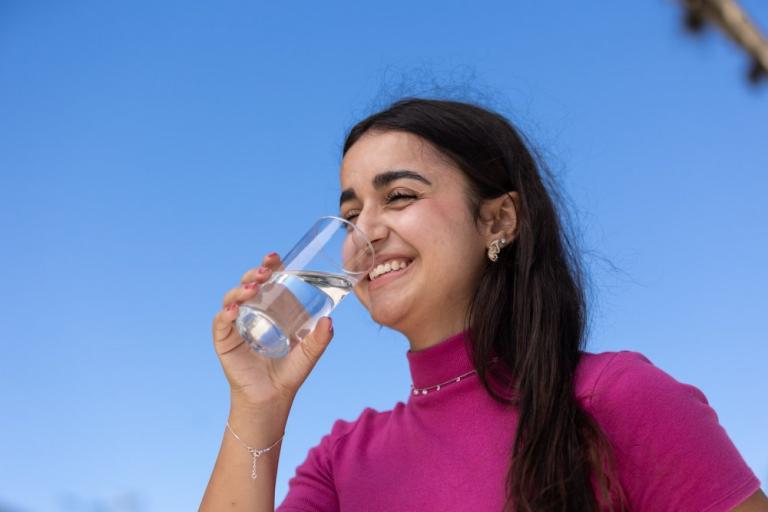20250307_-_luiza_de_oliveira_franca_-_bebendo_agua_-6226.jpg