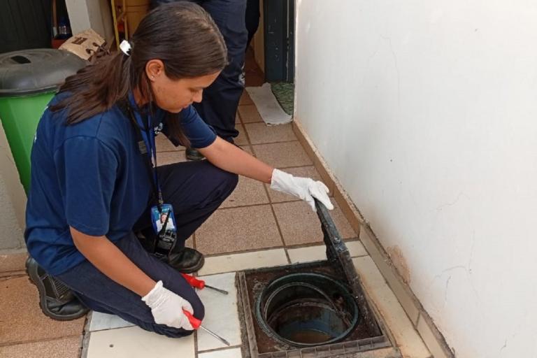 20250506_-_apucarana_-_vistorias_operacionais_esgoto_-_3_-_caixa_gordura.jpg