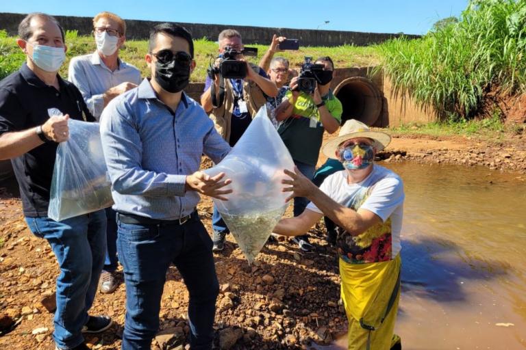211124_-_cascavel_-_dia_do_rio_-_lancamento_peixes_2.jpg