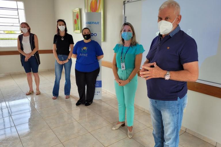 211215_-_guaraniacu_-_entrega_lousa_digital_14.jpg