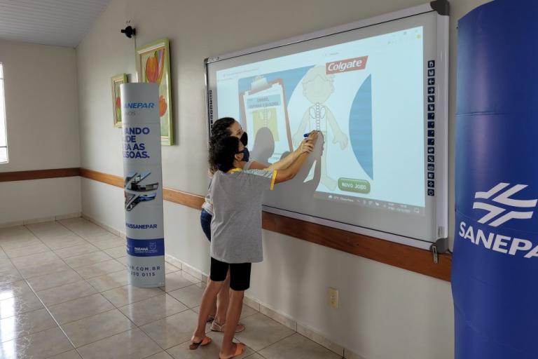 211215_-_guaraniacu_-_entrega_lousa_digital_26.jpg