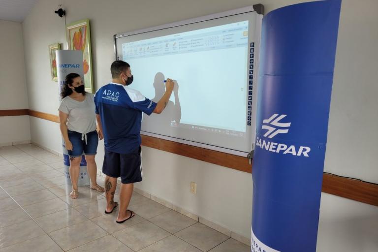 211215_-_guaraniacu_-_entrega_lousa_digital_29.jpg