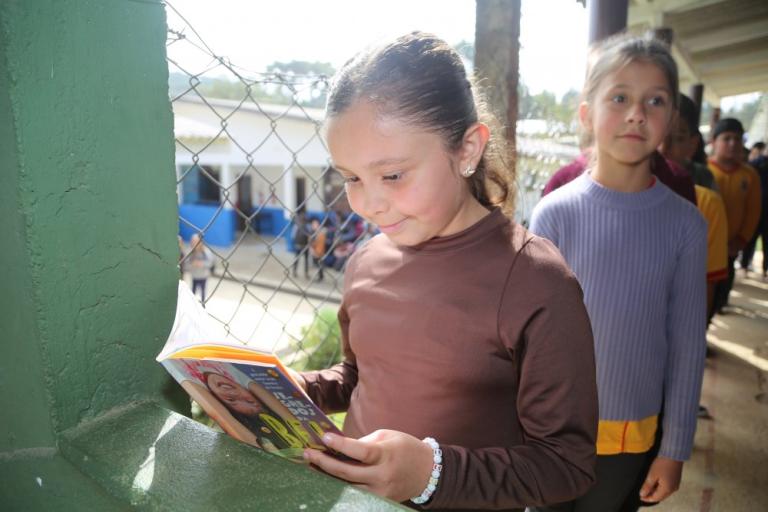 230704_quitandinha_doacao_livros_4_ok.jpg