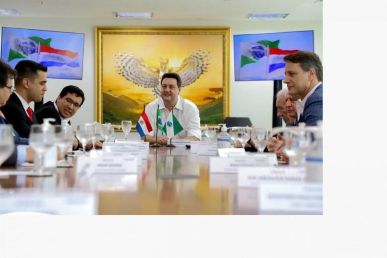 231114_sanepar_paraguai_assinatura_governador.jpg
