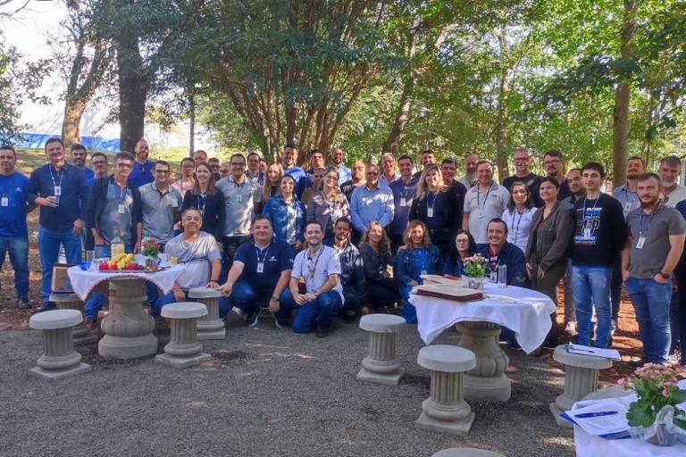 240605_-_empregados_plantam_arvores_foz.jpg