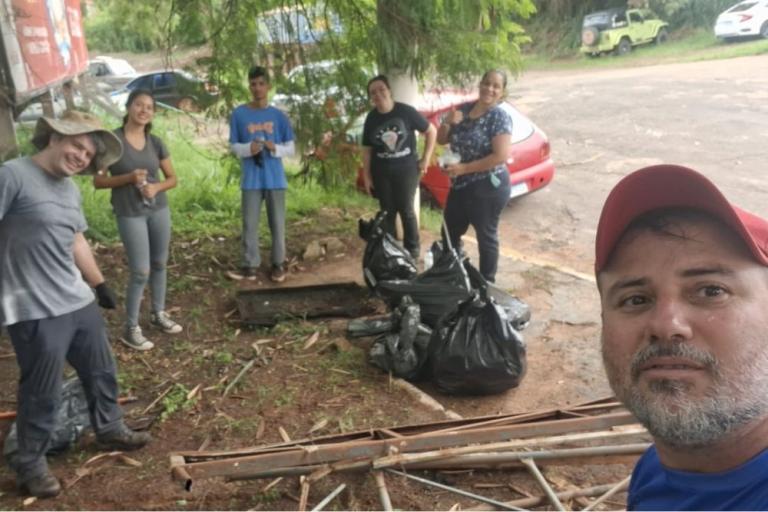 250205_jacarezinho_-_sanepar_combate_dengue_-_anderson_e_voluntarios_instituicoes.jpg