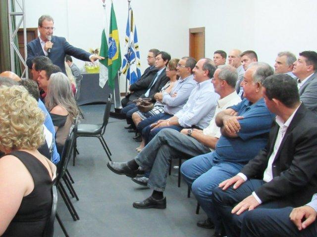 3_-_170118_-_cornelio_procopio_-_posse_amunop_e_aterro.jpg