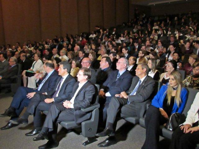 3_-_2016.08.05_-_lda_-_inaguracao_teatro_mae_de_deus_40_autoridades.jpg