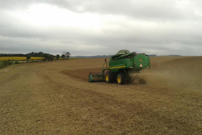 aplicacao_lodo_esgoto_agricultura.jpg