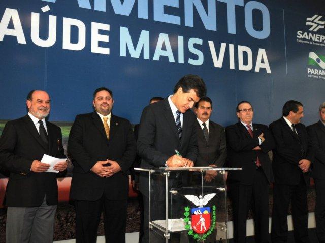 assin_contratos_bnds_cef_ike_030712_2.jpg