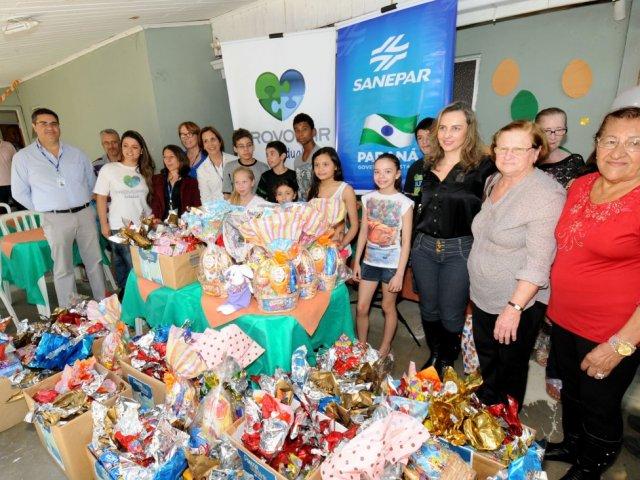 entrega_donativos_pascoa_ike170414_008.jpg