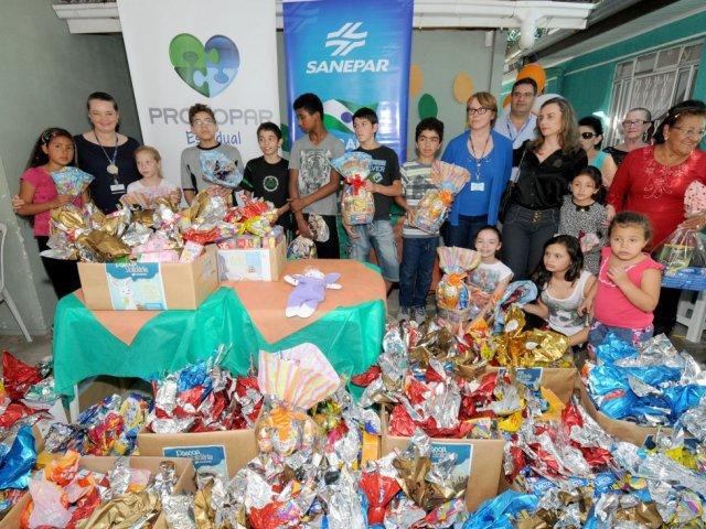 entrega_donativos_pascoa_ike170414_031.jpg