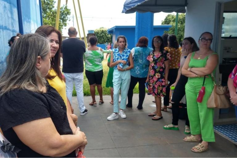 foto_1_reuniao_comunitaria_guairaca_professores.jpg