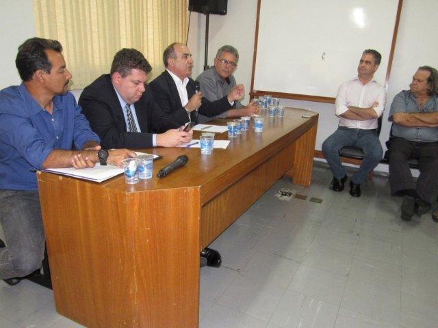 foto_3_-_mounir_se_reune_com_liderancas_em_maringa.jpg