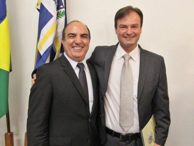 x20151221_-_rolandia_-_posse_prefeito_francisconi_88_mounir_com_o_prefeito.jpg