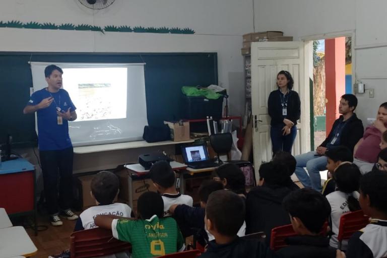 x20241111_-_arapongas_programa_tampinha_pr_vai_para_escola_pe_germano_meyer_3b.jpg