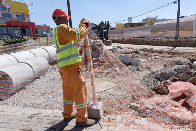 Remanejamento de rede no bairro Uberaba 