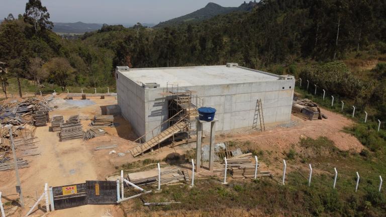 Imagem aérea da construção do novo reservatório de Itaperuçu