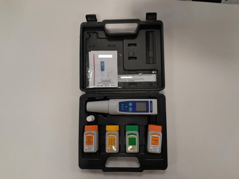 maleta com equipamentos