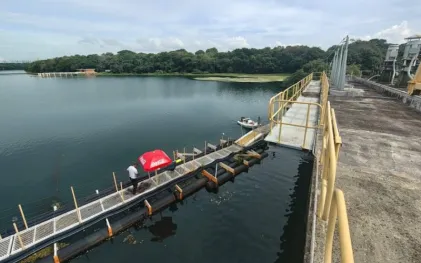 Captação de água flutuante