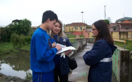 131004_projeto_monitora_qualidade_da_agua_do_arroio_da_madureira_2.jpg
