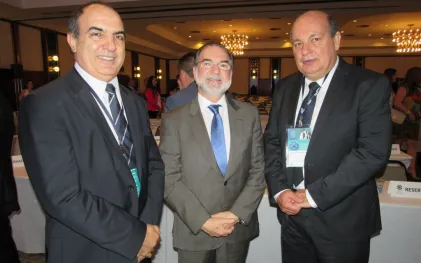 151111_-_mounir_visita_-_congresso_aerp_-_mounir_juraci_barbosa_sobrinho_e_douglas_antonio_bacario.jpg