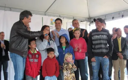 160916_-_investimento_de_r43_mi_para_700_familias_em_castro_1.jpg