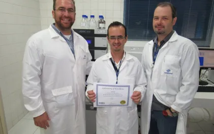170621_laboratorio_da_sanepar_recebe_certificacao_internacional_4.jpg