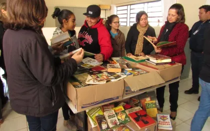 170807_-_ouro_verde_do_oeste_-_entrega_livros_5.jpg