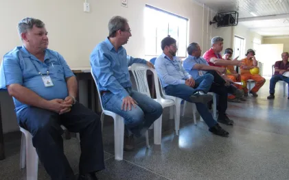 170810_-_guarapuava_-_reuniao_empregados_empreiteira_2.jpg