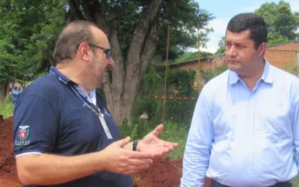 foto_1_visita_vereador_esgoto_foz.jpg