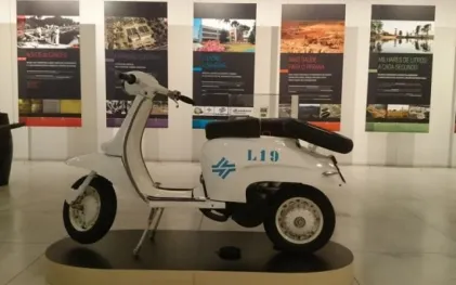 foto_2_moto_vespa_museu_utilizada_por_equipes_de_campo.jpg