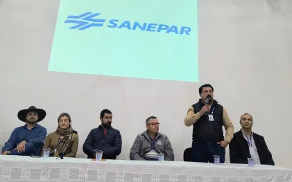 Entrega simbólica do Programa Caixa d'Água Boa em Laranjeiras do Sul.