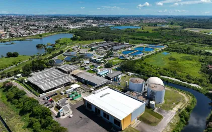 Imagem área mostra a ETE Belém, usina de tratamento de esgoto em São José dos Pinhais