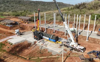  As peças saíram de Santa Catarina no início da semana, entre elas o tambor secador Bruthus — com 18 metros de comprimento, 4,3 metros de diâmetro e 43 toneladas — e um gerador de gases quentes de 40 toneladas