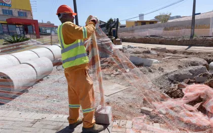 Remanejamento de rede no bairro Uberaba 
